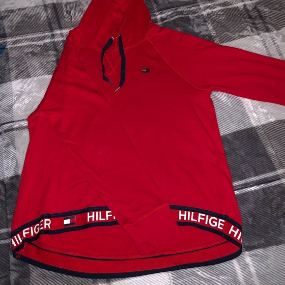 Tommy Hilfiger Tops - Tommy Hilfiger sweatshirt